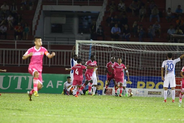 Trực tiếp Sài Gòn FC 3-1 Hoàng Anh Gia Lai: Văn Trường liên tiếp mắc sai lầm, HAGL thua 2 bàn trong 5 phút - Bóng Đá