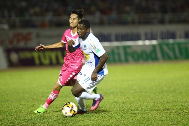 Trực tiếp Sài Gòn FC 3-1 Hoàng Anh Gia Lai: Văn Trường liên tiếp mắc sai lầm, HAGL thua 2 bàn trong 5 phút - Bóng Đá