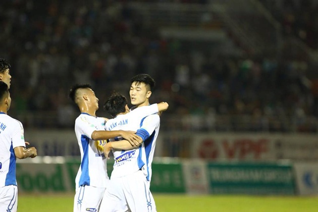 Trực tiếp Sài Gòn FC 3-1 Hoàng Anh Gia Lai: Văn Trường liên tiếp mắc sai lầm, HAGL thua 2 bàn trong 5 phút - Bóng Đá