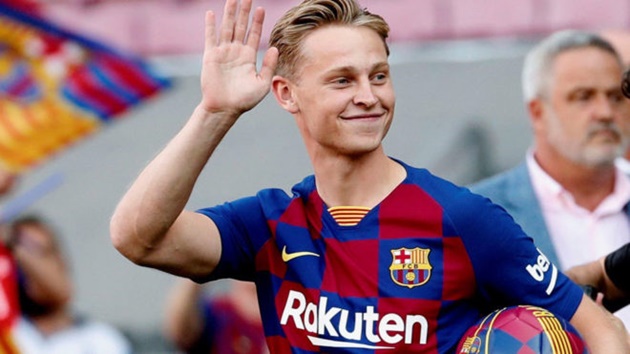 Frenkie de Jong thực hiện 100% đường chuyền đúng địa chỉ - Bóng Đá