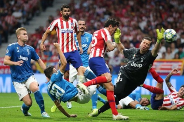 Twitter reacts as VAR overlooks handball shout in Atletico-Juventus clash - Bóng Đá