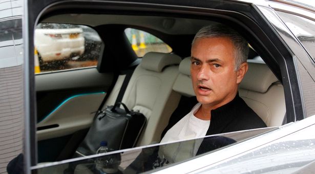 Iniesta: Neymar and Mourinho at Barcelona difficult - Bóng Đá