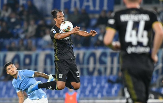 Lão tướng Bruno Alves thuộc biên chế Parma nằm ở vị trí thứ ba, khi giành chiến thắng 87,2% trong các lần đấu tay đôi trên không.