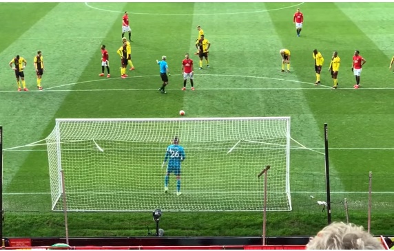 6. Bruno Fernandes vs Watford. Lại là một pha lập công khác của Fernandes trên chấm phạt đền. Bàn thắng này đánh dấu giúp anh mở tài khoản cho MU tại đấu trường Premier League.