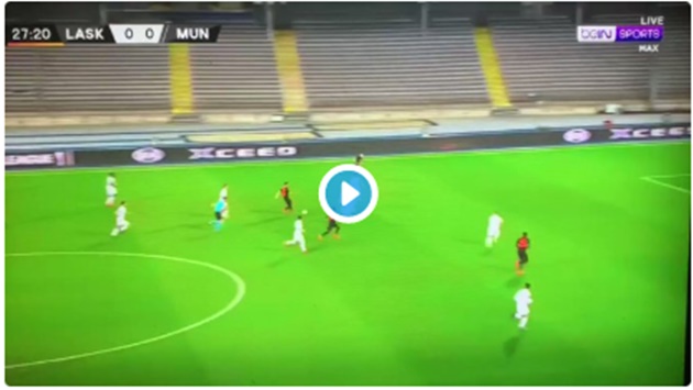 1. Odion Ighalo vs LASK. Bàn thắng giúp Man Utd khai thông thế bế tắc của Ighalo xứng đáng nằm ở top 1. Nhận đường chuyền từ Fernandes, tân binh 30 tuổi thực hiện ba cú chạm bóng để giải quyết vòng vây trước mắt, sau đó tung ra cú dứt điểm không thể căng hơn bằng chân trái khiến bóng ghim vào góc trên khung thành.