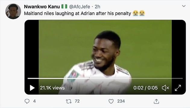Arsenal fans go wild for Ainsley Maitland-Niles' coolly-taken penalty as he laughs after beating Liverpool's Adrian - Bóng Đá