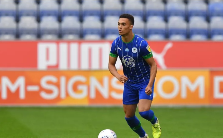 Hậu vệ trái: Antonee Robinson (Fulham). Đầu quân cho tân binh Premier League trong kỳ chuyển nhượng hè năm nay, tuy nhiên cầu thủ 23 tuổi vẫn chưa được sử dụng bất kỳ lần nào ở mặt trận này. Anh chỉ mới ra sân 3 lần ở đấu trường Carabao Cup.