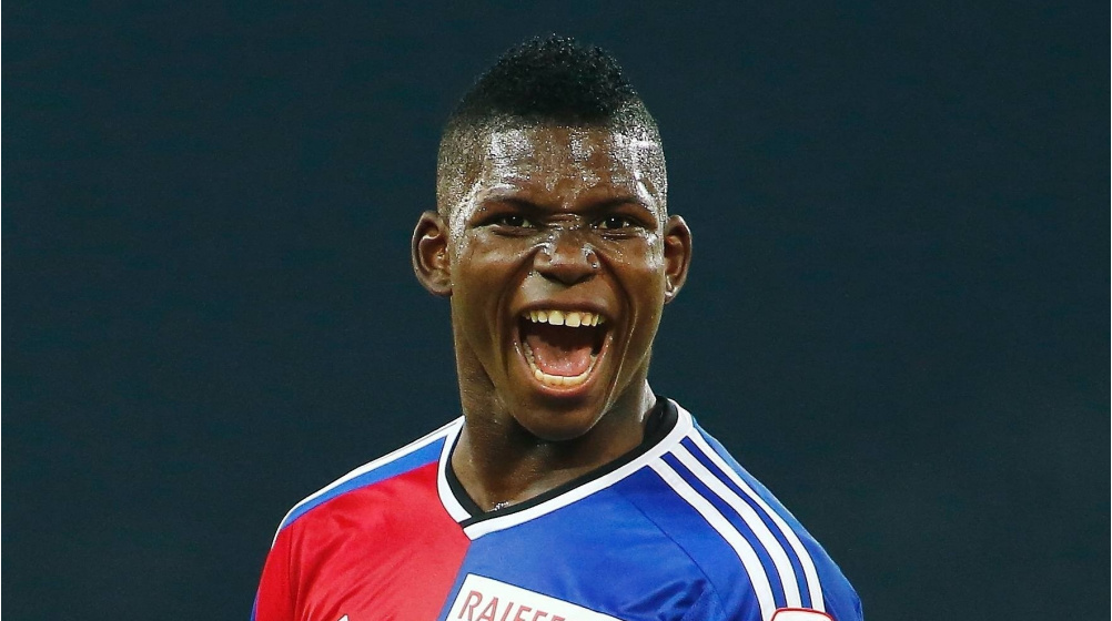 Ở tuổi 17, 8 tháng và 21 ngày, Embolo đã trở thành cầu thủ Thụy Sĩ trẻ nhất ghi bàn ở Champions League.
