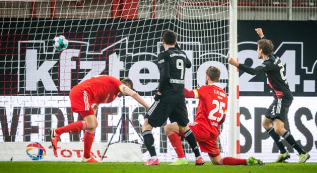 Lewandowski nổ súng, Bayern nhọc nhằn trở lại ngôi đầu - Bóng Đá