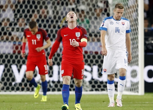 Ba tháng trước, Rooney bị truyền thông Anh đặt dấu hỏi. Ảnh: Internet.