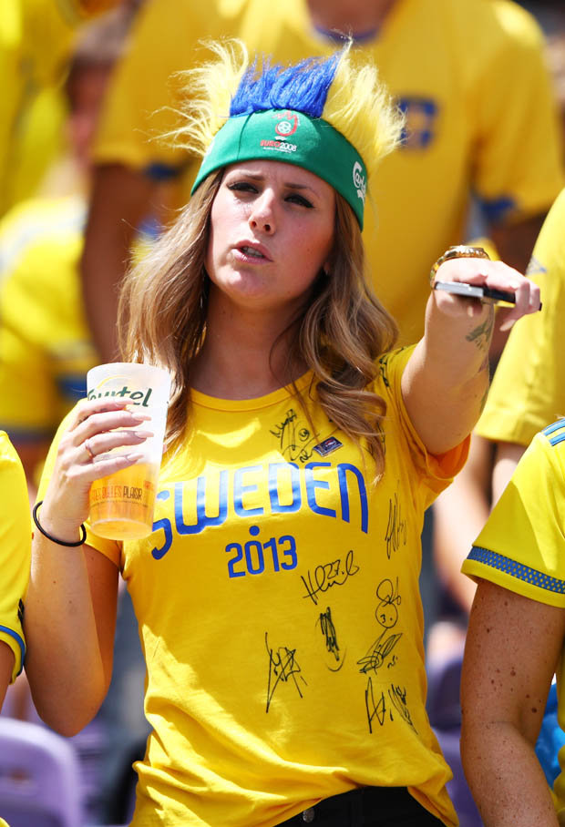 CĐV Thụy Điển đem đến sự vô tư trên khán đài.