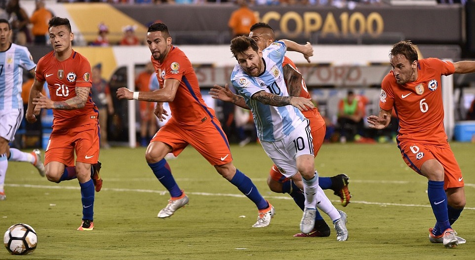 Messi đã ăn vạ trong trận đấu này. Ảnh: Internet.