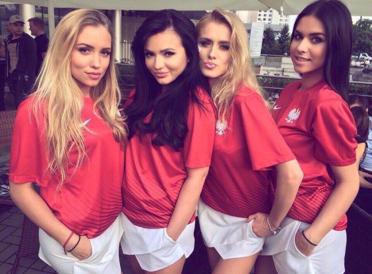 Bên cạnh đó, nhan sắc của các WAGs cũng không hề kém cạnh.