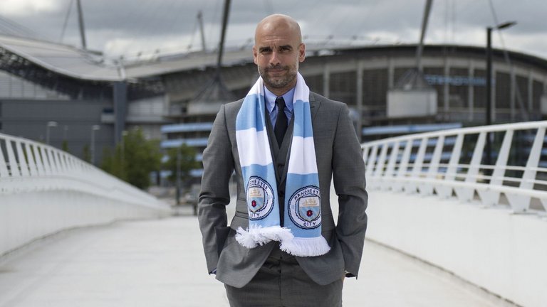 Pep Guardiola nhận nhiệm vụ khó khăn ở Man City. Ảnh: Internet.
