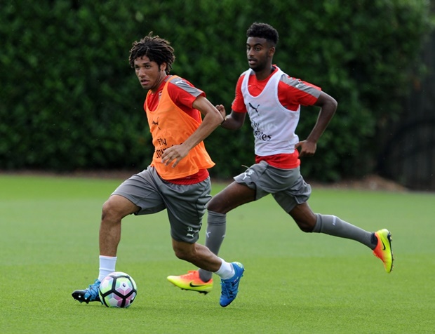 Elneny và Zelalem trong buổi tập
