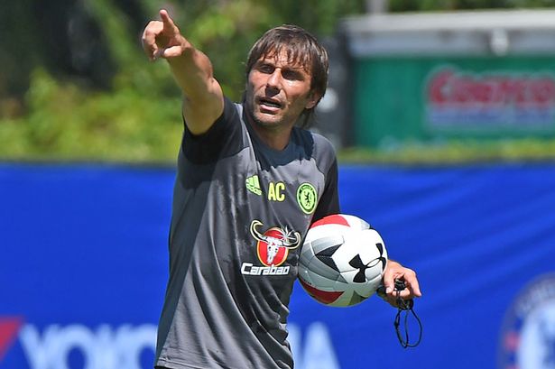 Conte là một người rất sùng đạo. Ảnh: Internet.