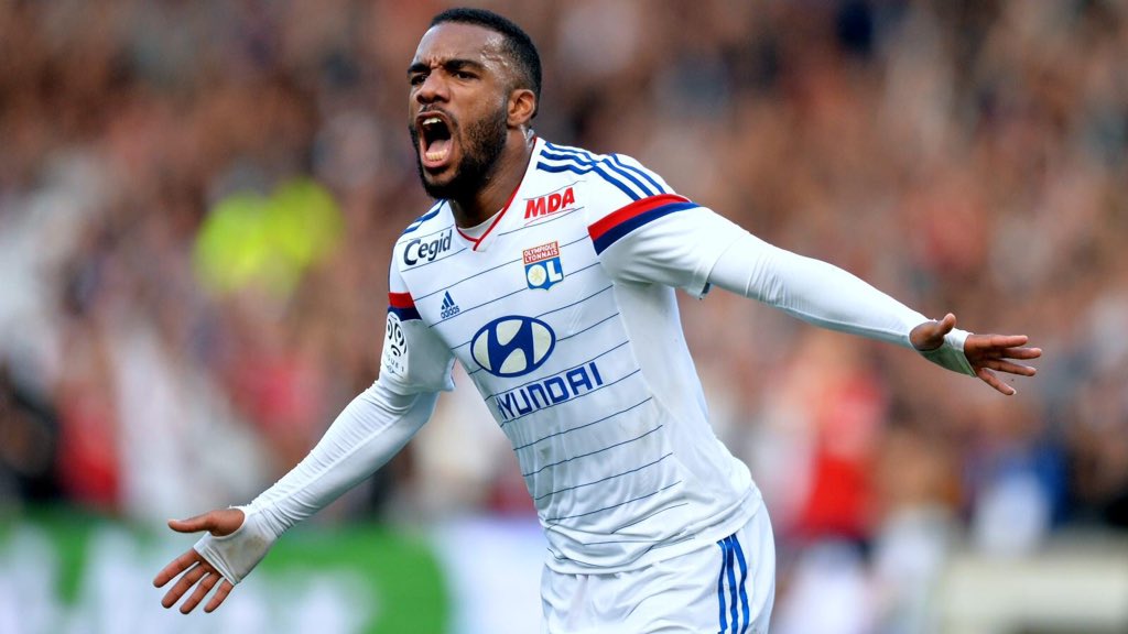 Bruno Génésio tin rằng Arsenal không thể ra giá 70 triệu euro cho Lacazette. Ảnh: Internet.