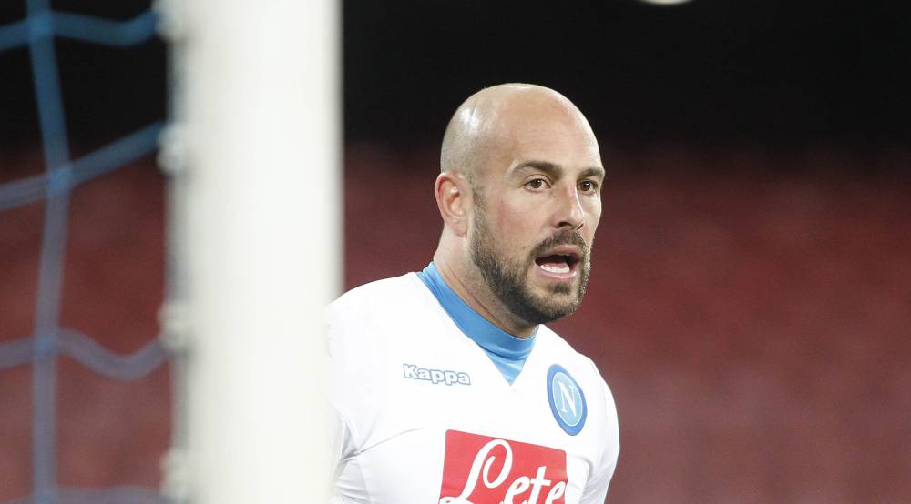 Pepe Reina từ chối có liên hệ với Barcelona. Ảnh: Internet.