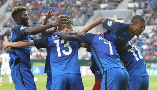 FIFA áp dụng công nghệ video vào hỗ trợ trọng tài trong trận Italia - Pháp đêm qua