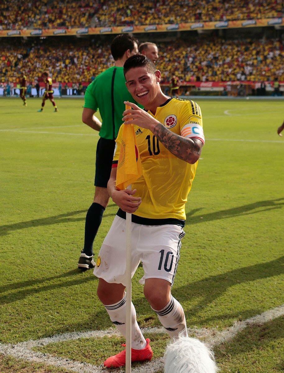 James Rodriquez hạnh phúc trong màu áo Colombia
