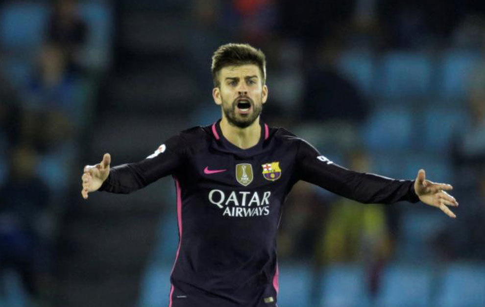 Pique bảo vệ Ter Stegen khi thủ thành này mắc sai lầm. Ảnh: Internet.