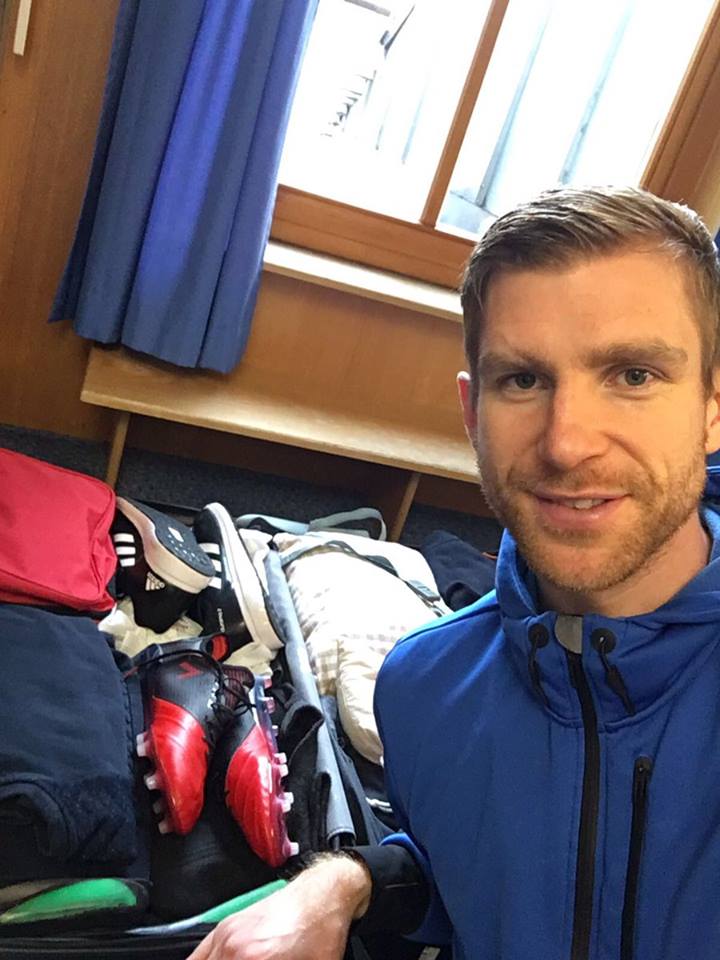 Mertesacker thu xếp đồ về lại Arsenal