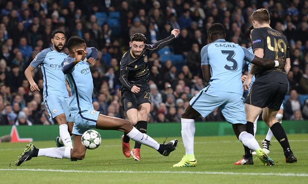 Man City đứng nhì bảng C