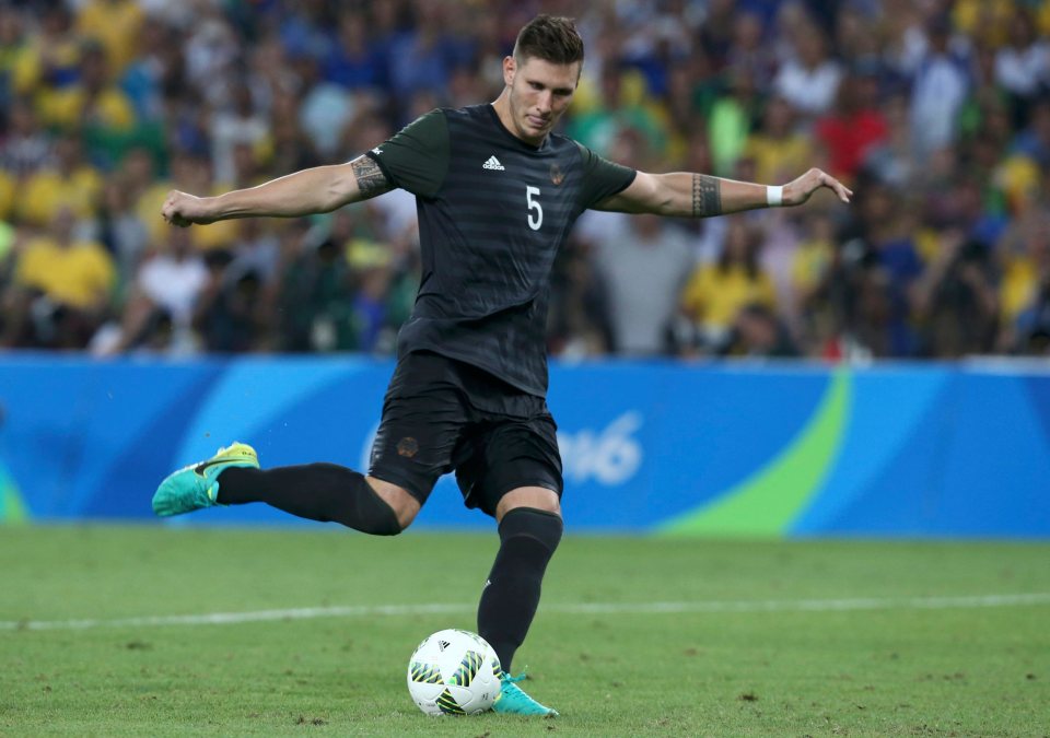 Niklas Sule đang là mục tiêu cả Man City và Chelsea giành giật