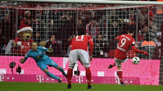 Lewandowski ấn định chiến thắng