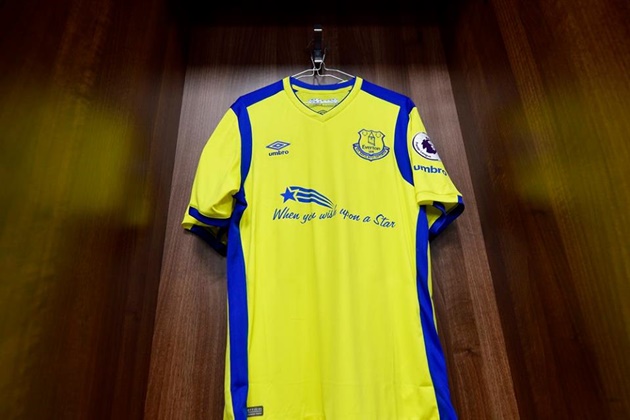 Cầu thủ Everton thay đổi nhà tài trợ vì mục đích từ thiện