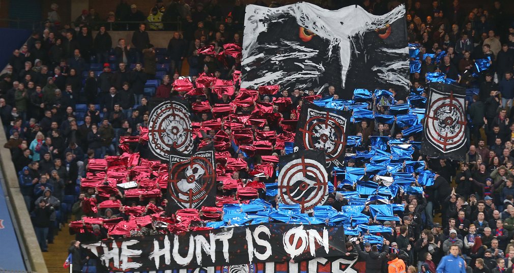 Băng rôn cực ấn tượng của cổ động viên Crystal Palace trong trận đấu với Middlesborough trên sân nhà Selhurst Park. Đây là trận đấu mà Crystal Palace đã giành chiến thắng 1-0, qua đó tiếp tục nuôi hy vọng trụ hạng.