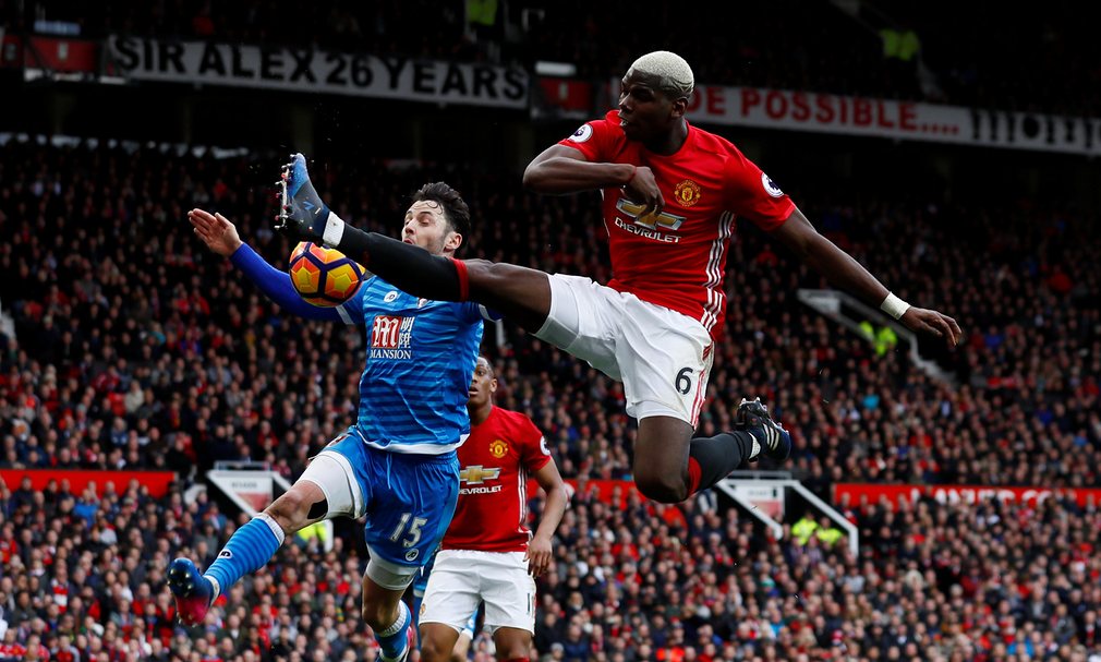 Adam Smith dùng tay chơi bóng, khiến Bournemouth phải nhận 1 quả Penalty. May mà thủ môn Artur Boruc đã cản phá được, giúp Bournemouth cầm hòa Man Utd trên sân Old Trafford.