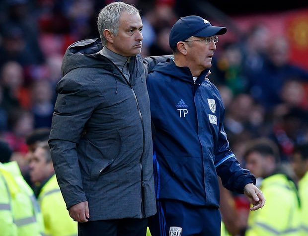 Mourinho và Man Utd đang hòa quá nhiều