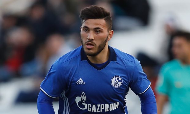 Hậu vệ trái Sead Kolasinac đã ký hợp đồng với Arsenal