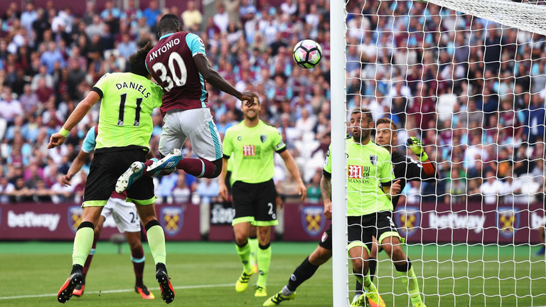Michail Antonio bất mãn với BLĐ West Ham