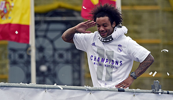 Marcelo ăn mừng chức vô địch Champions League thứ 11 của Real