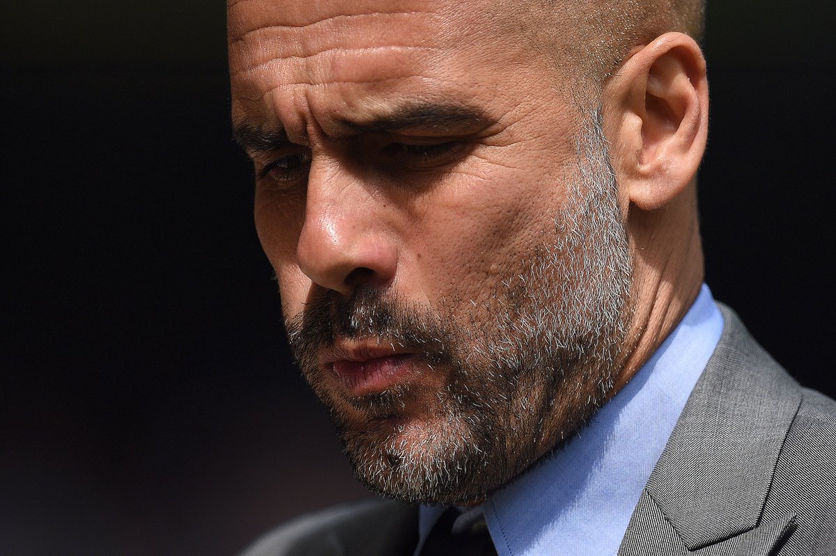 Pep Guardiola khẳng định ông sẽ không thay đổi lối chơi của Manchester City