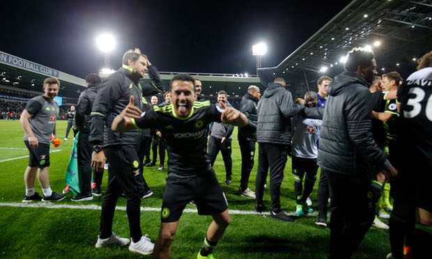 Chụp người đồng đội Pedro, chất lượng có vẻ hơi mờ chút. Ảnh: Batshuayi