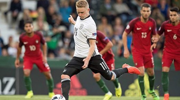 Philipp Ochs (Hoffenheim) là niềm cảm hứng ở hàng tiền vệ U20 Đức.