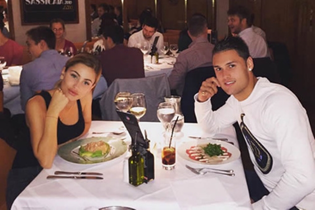 Body cực đẹp của siêu mẫu từng 'đá' hai sao Manchester - Bóng Đá