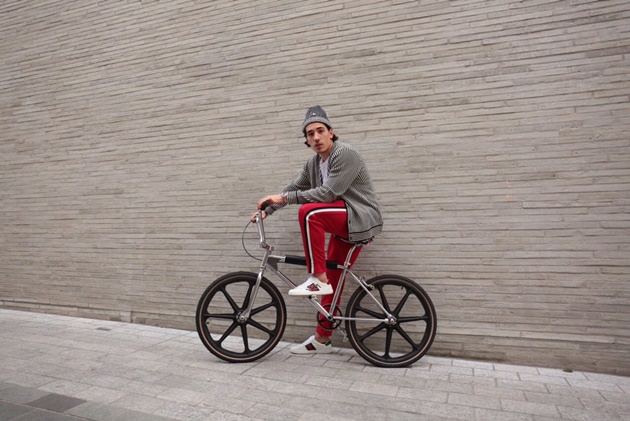 Bellerin thường xuyên xuất hiện trên mặt báo với gout thời trang sành điệu, độc đáo.