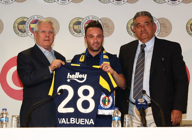 Mathieu Valbuena đã hoàn tất bản hợp đồng đến Fenerbahçe.