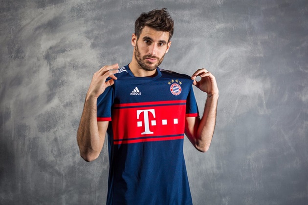 Bayern Munich công bố áo sân khách mùa mới - Bóng Đá