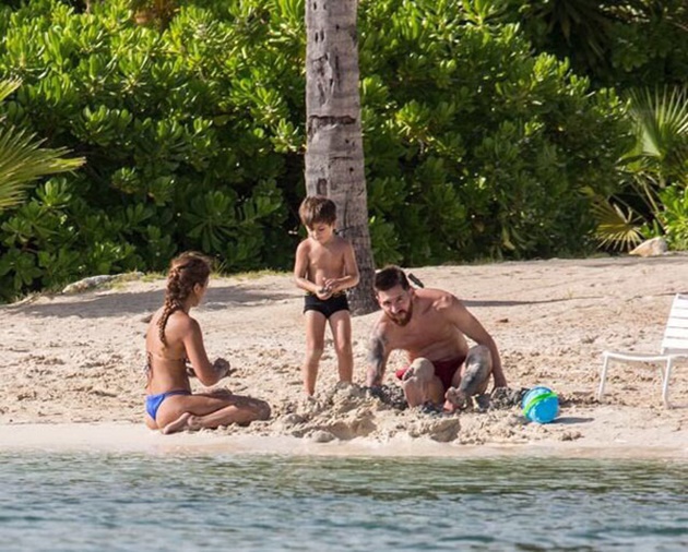 Trên trang Twitter cá nhân của mình, Messi liên tục đăng tải những bức ảnh đáng nhớ cùng gia đình.