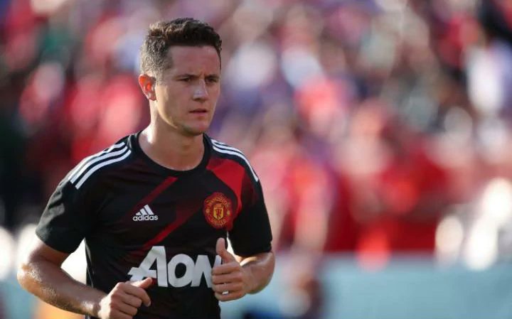 Ở lại Man Utd, Herrera nhận lương khủng - Bóng Đá