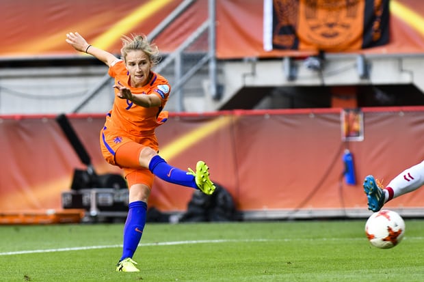 Chân sút 21 tuổi đang khoác áo Arsenal Vivianne Miedema đã có ngày thi đấu tỏa sáng khi lập cú đúp bàn thắng ở các phút 10 và 89, góp công giúp Hà Lan giành chiến thắng.