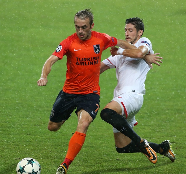 Đêm qua, họ bị Sevilla vượt lên từ sớm nhờ bàn thắng ở phút 16 nhờ công của Sergio Escudero. Tuy nhiên sau đó, cựu ngôi sao của ĐTQG Hà Lan Eljero Elia ghi bàn sau bằng tỷ số ở phút 62