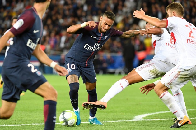 Đến phút 90+1, Neymar 'nhảy múa' trước vòng vây hậu vệ Toulouse