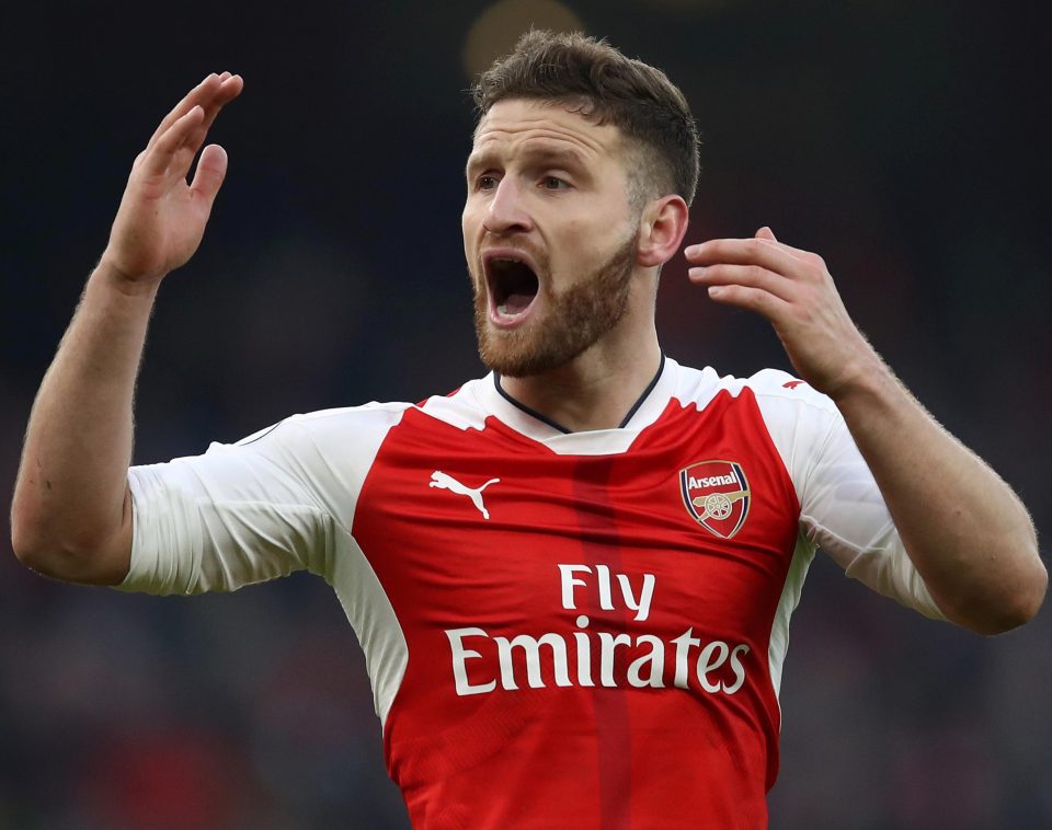 Inter Milan đã bày tỏ sự quan tâm, và đưa ra lời đề nghị cho trung vệ Shkodran Mustafi của Arsenal