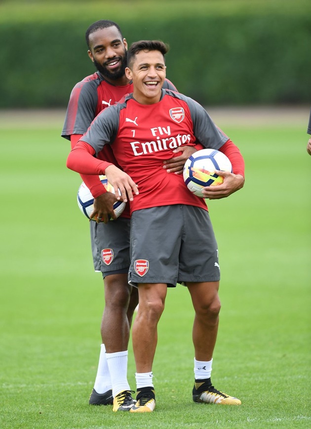 Alexis Sanchez tươi rói, Arsenal sẵn sàng đấu Liverpool - Bóng Đá